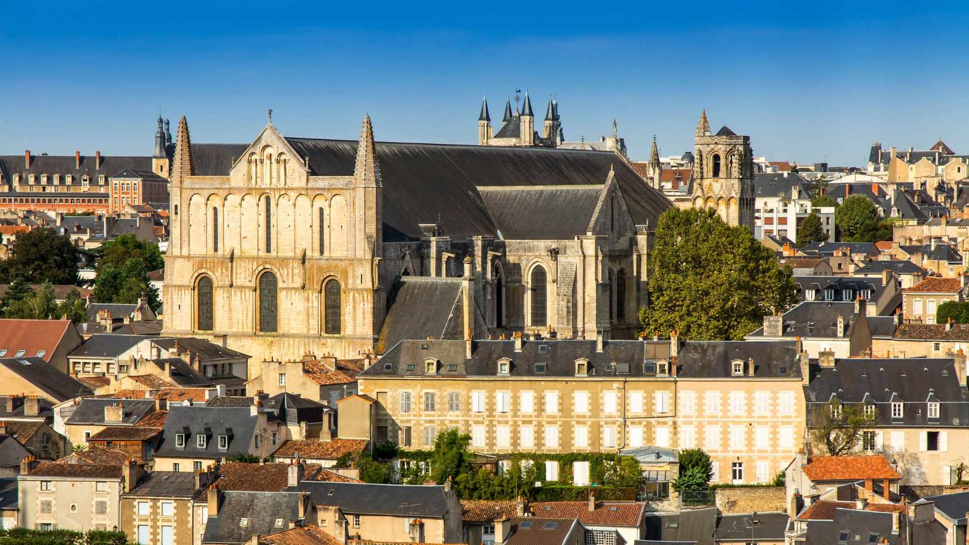 Location de véhicule - POITIERS