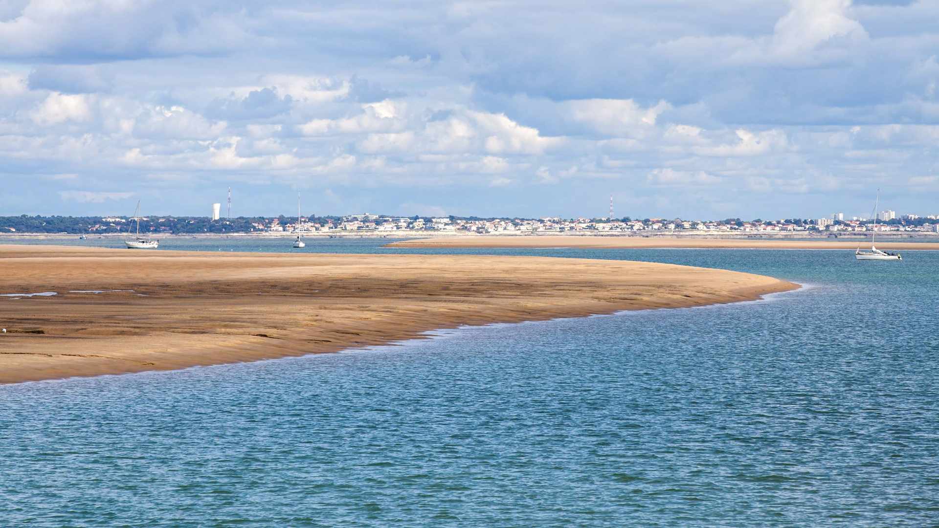Location de véhicule - SAINTES - GARE