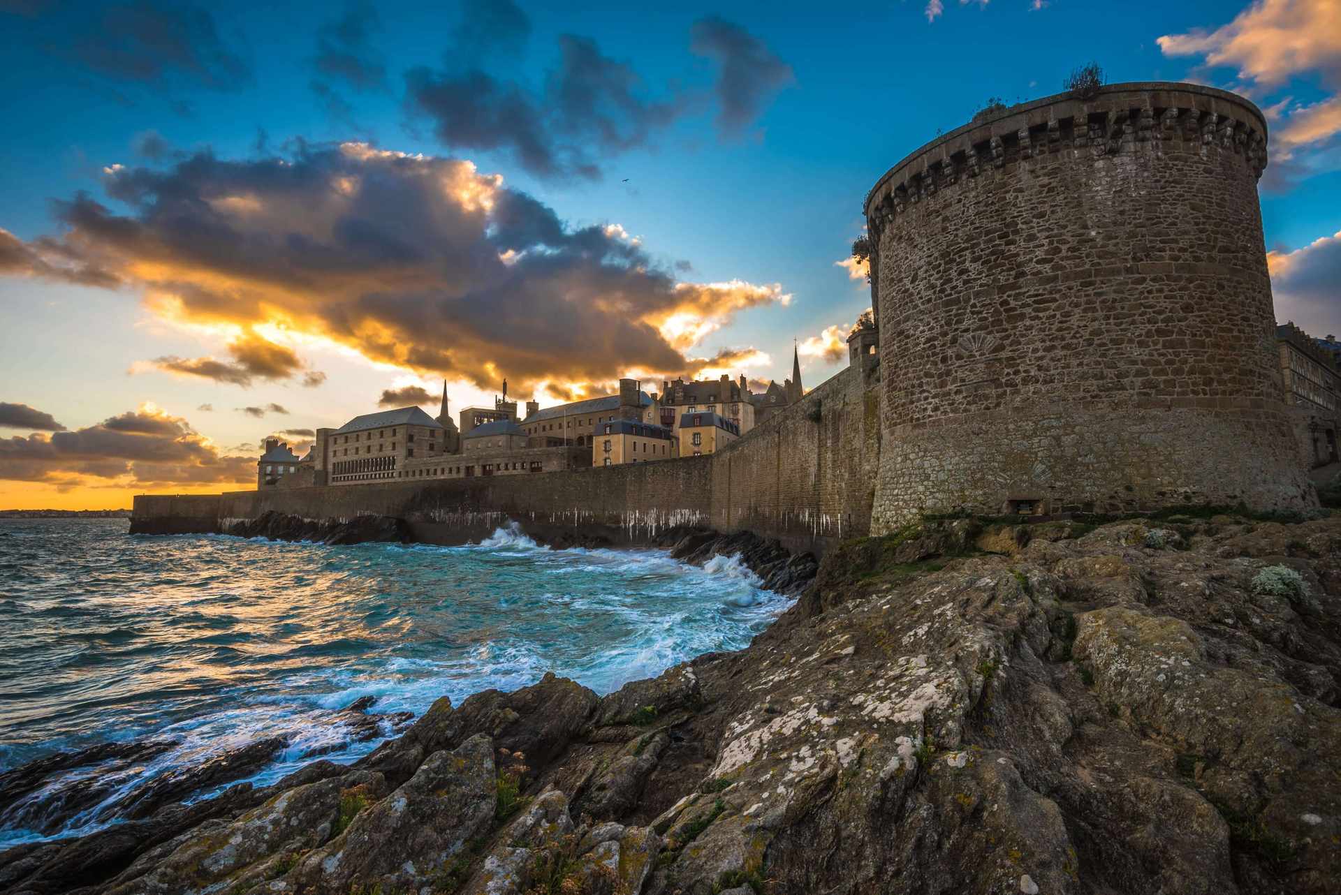 Location de véhicule - Saint Malo (Location Sans Permis - Aixam)